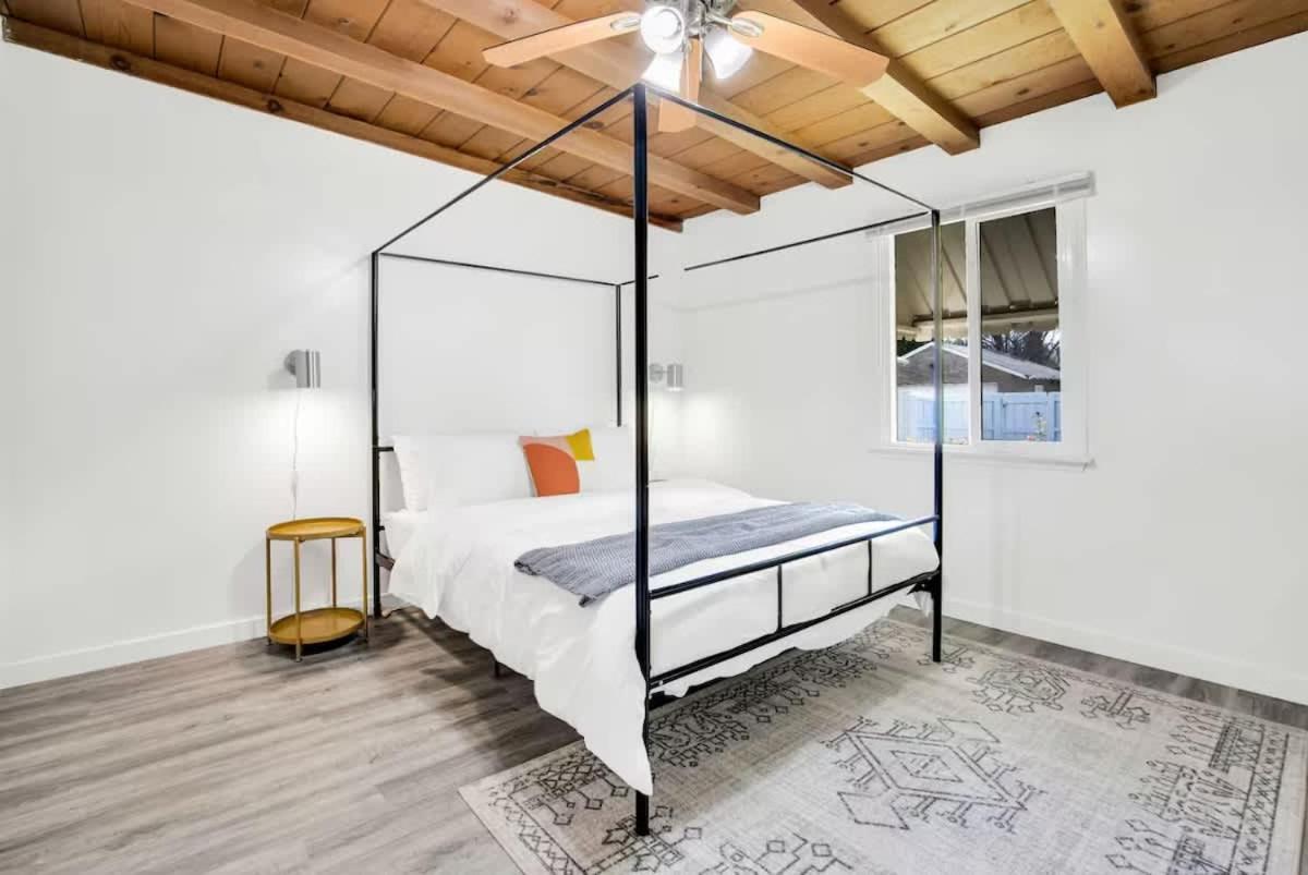 Gilmore Grove In Reseda Holiday home Los Angeles