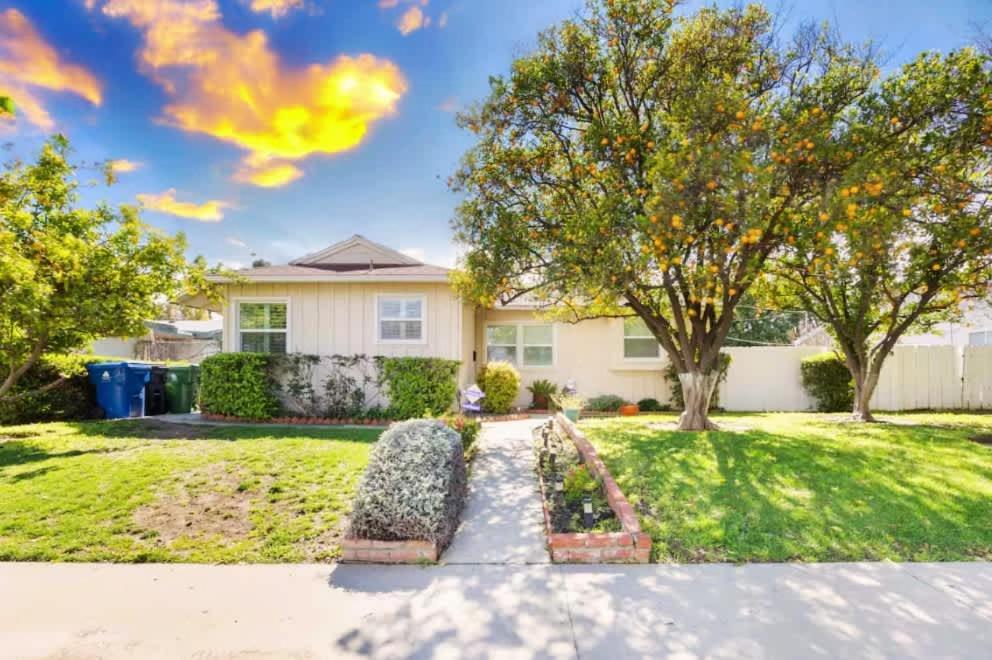 Holiday home Gilmore Grove In Reseda Los Angeles